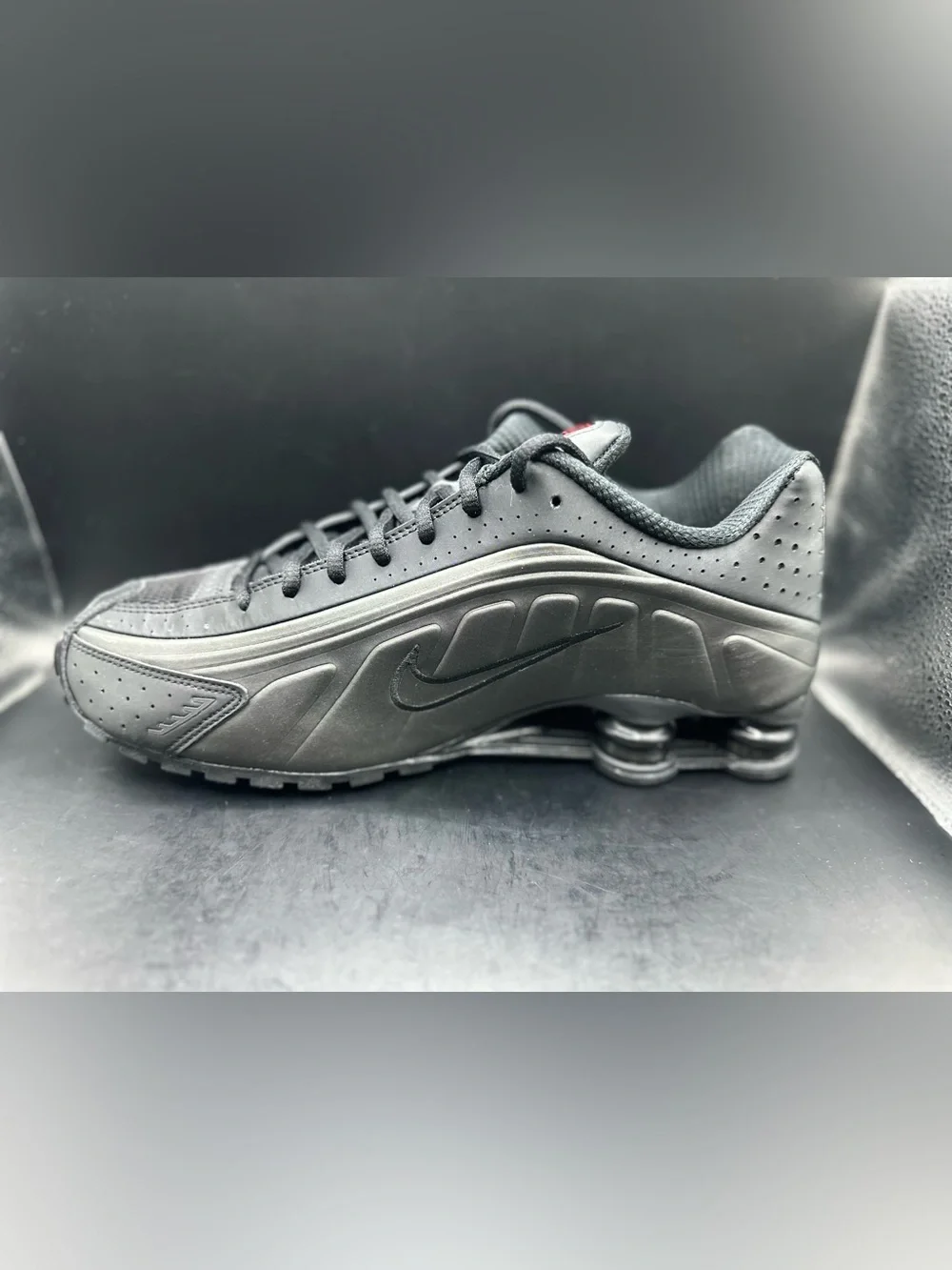 Nike Shox R4 Men’s Sz 10.5 (NEW) Triple Black (NEW) HQ1988 001 (No Box Lid)